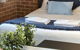 The Oaks Hotel Motel